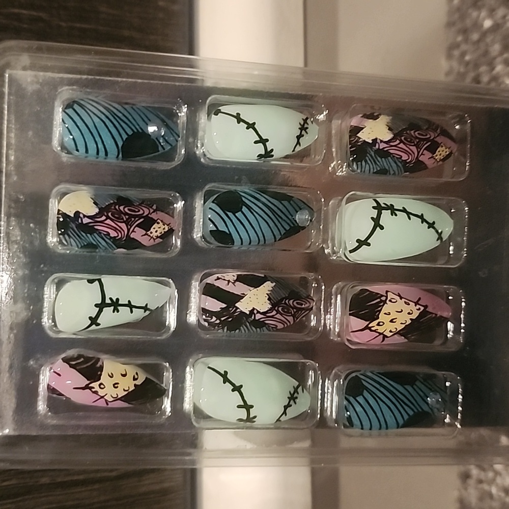 Nightmare Before Christmas press on nails - Picture 3 of 3